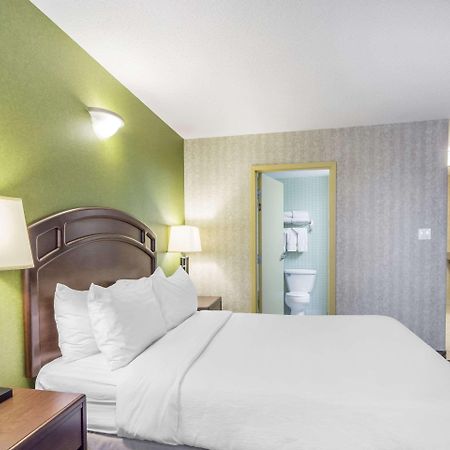 Clarion Hotel & Conference Centre Шърууд парк Екстериор снимка