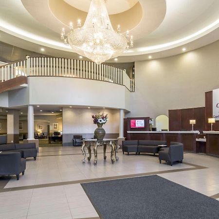 Clarion Hotel & Conference Centre Шърууд парк Екстериор снимка