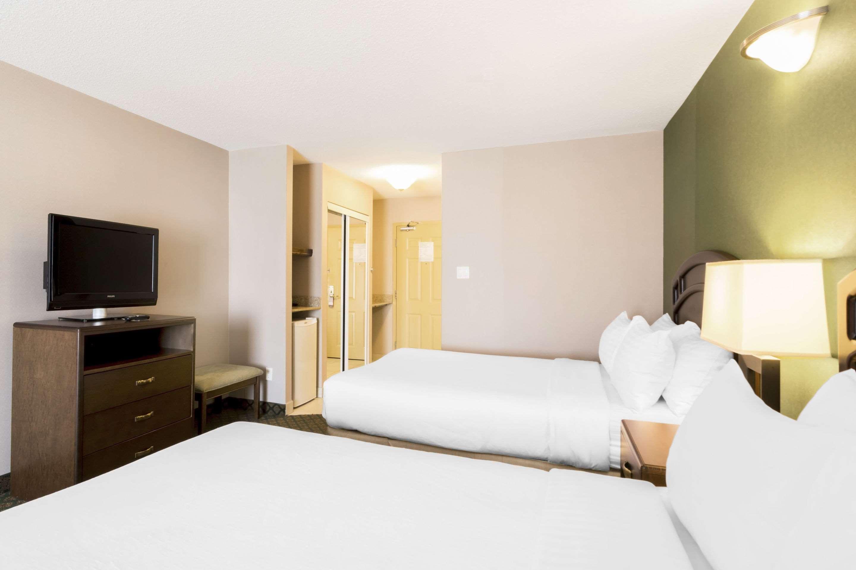 Clarion Hotel & Conference Centre Шърууд парк Екстериор снимка
