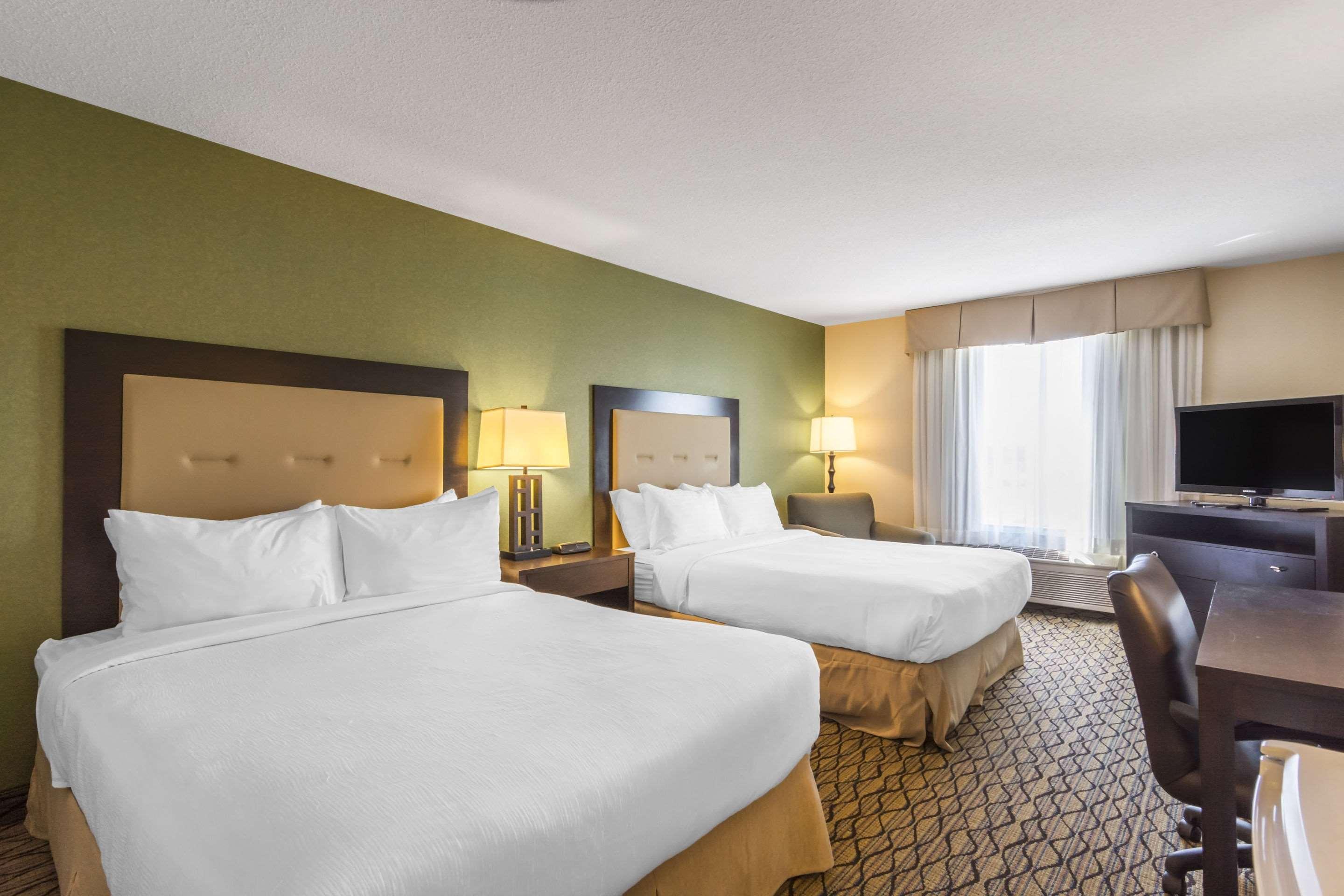 Clarion Hotel & Conference Centre Шърууд парк Екстериор снимка