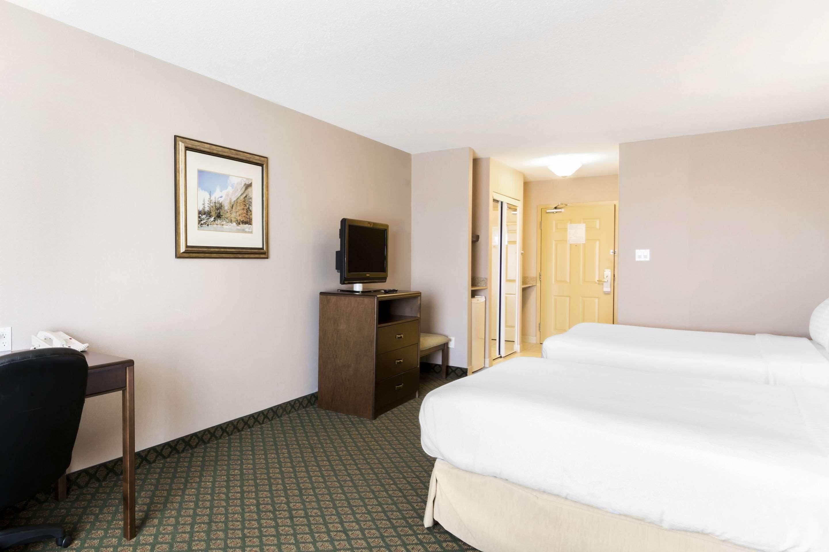 Clarion Hotel & Conference Centre Шърууд парк Екстериор снимка