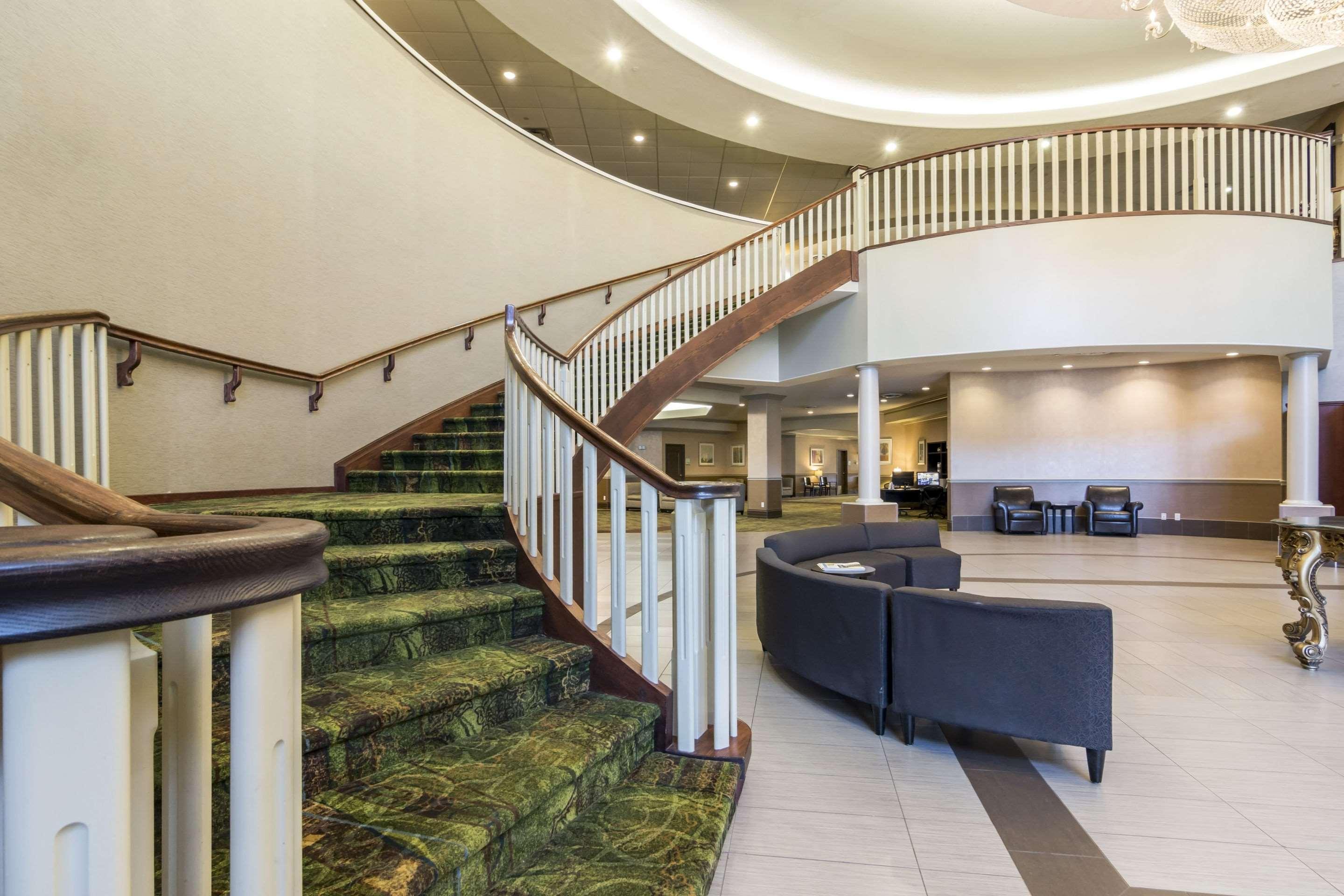 Clarion Hotel & Conference Centre Шърууд парк Екстериор снимка