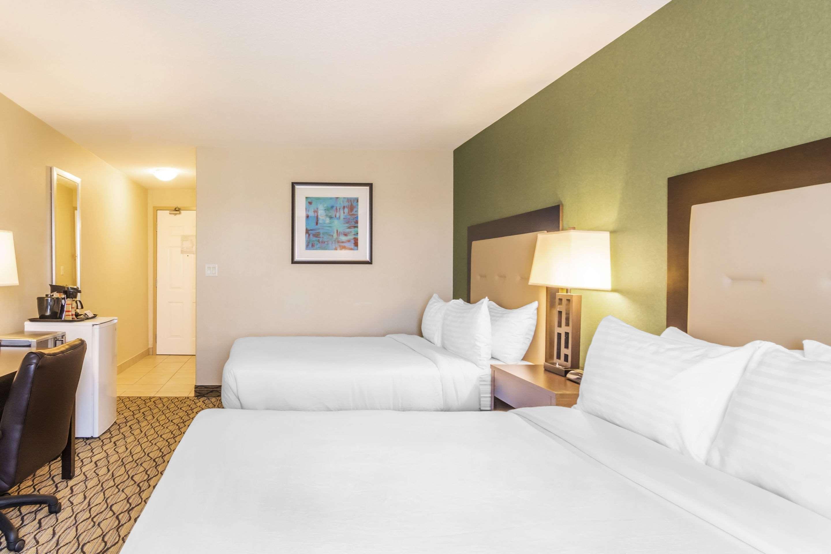 Clarion Hotel & Conference Centre Шърууд парк Екстериор снимка