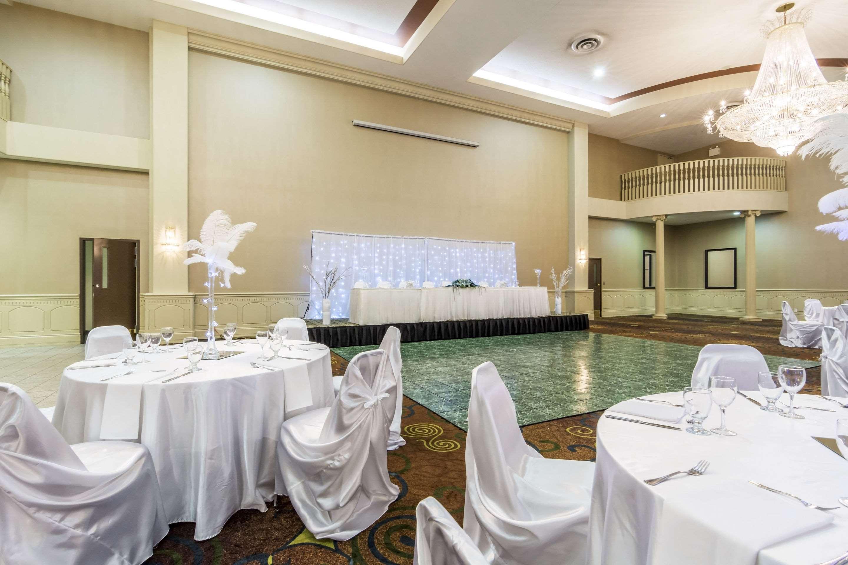 Clarion Hotel & Conference Centre Шърууд парк Екстериор снимка