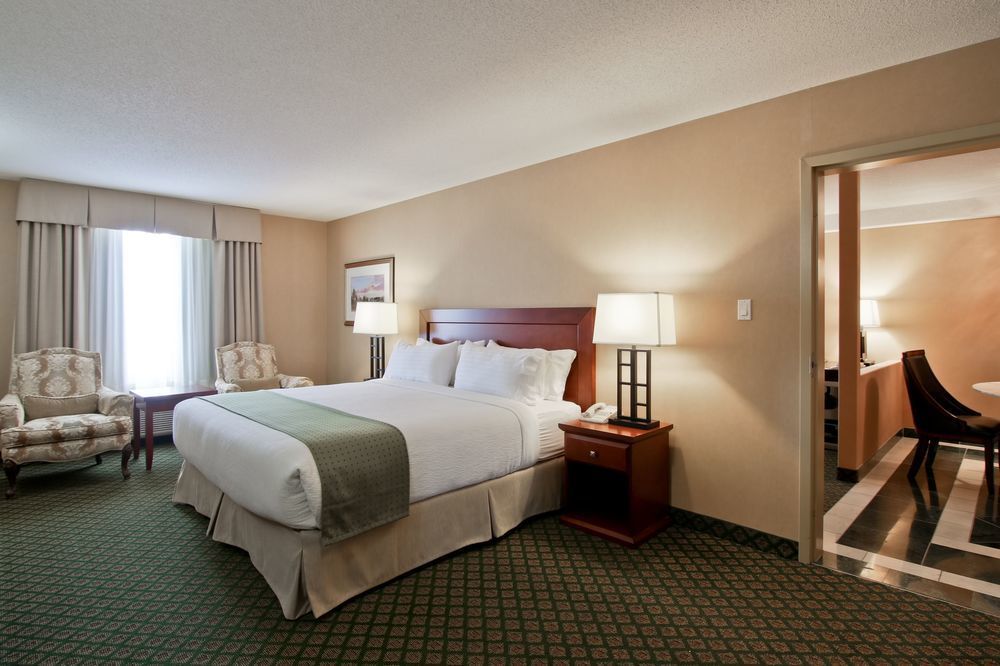 Clarion Hotel & Conference Centre Шърууд парк Екстериор снимка